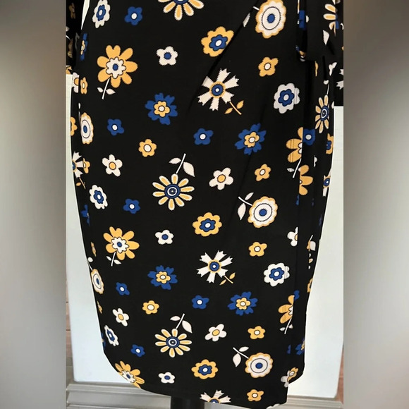 Anne Klein size 6 floral faux wrap dress, office, party, date night - Picture 8 of 11